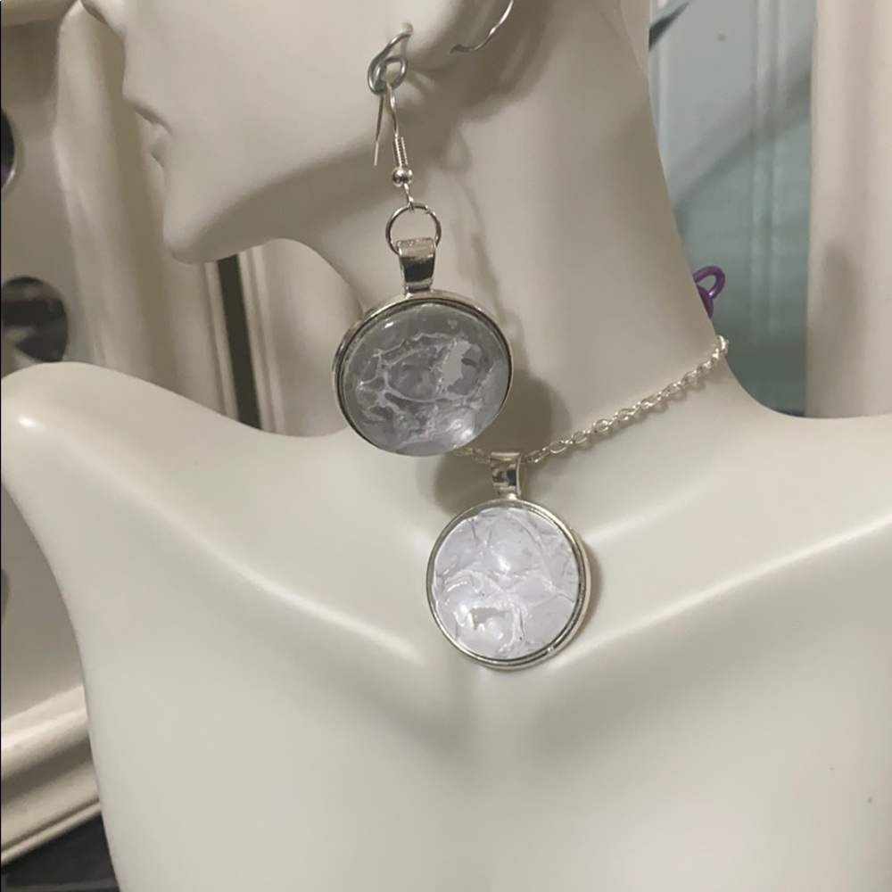 White leather Cabochon choker set